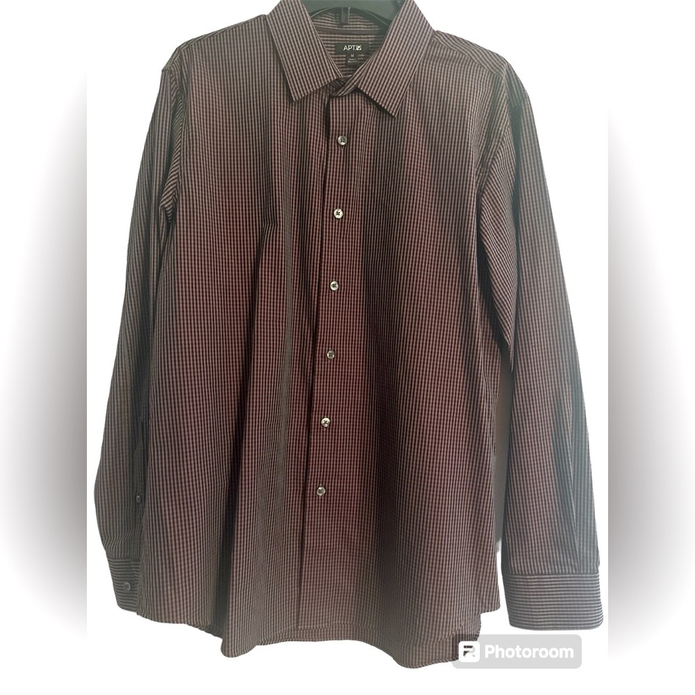 Apt. 9 men’s button up shirt with collar.  Black, grey, red plaid. Size Medium